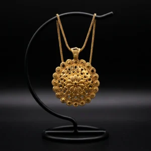 Gold filigree pendant necklace with ornate round design