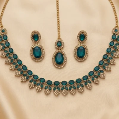 Emerald green necklace set with matching drop earrings
