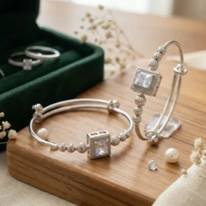 Silver adjustable kada bracelet with crystal stone and decorative silver beads